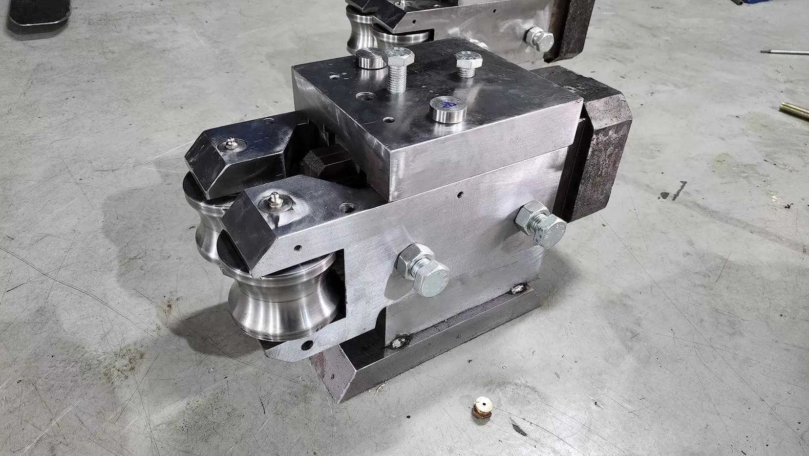 Hộp dẫn thép cán