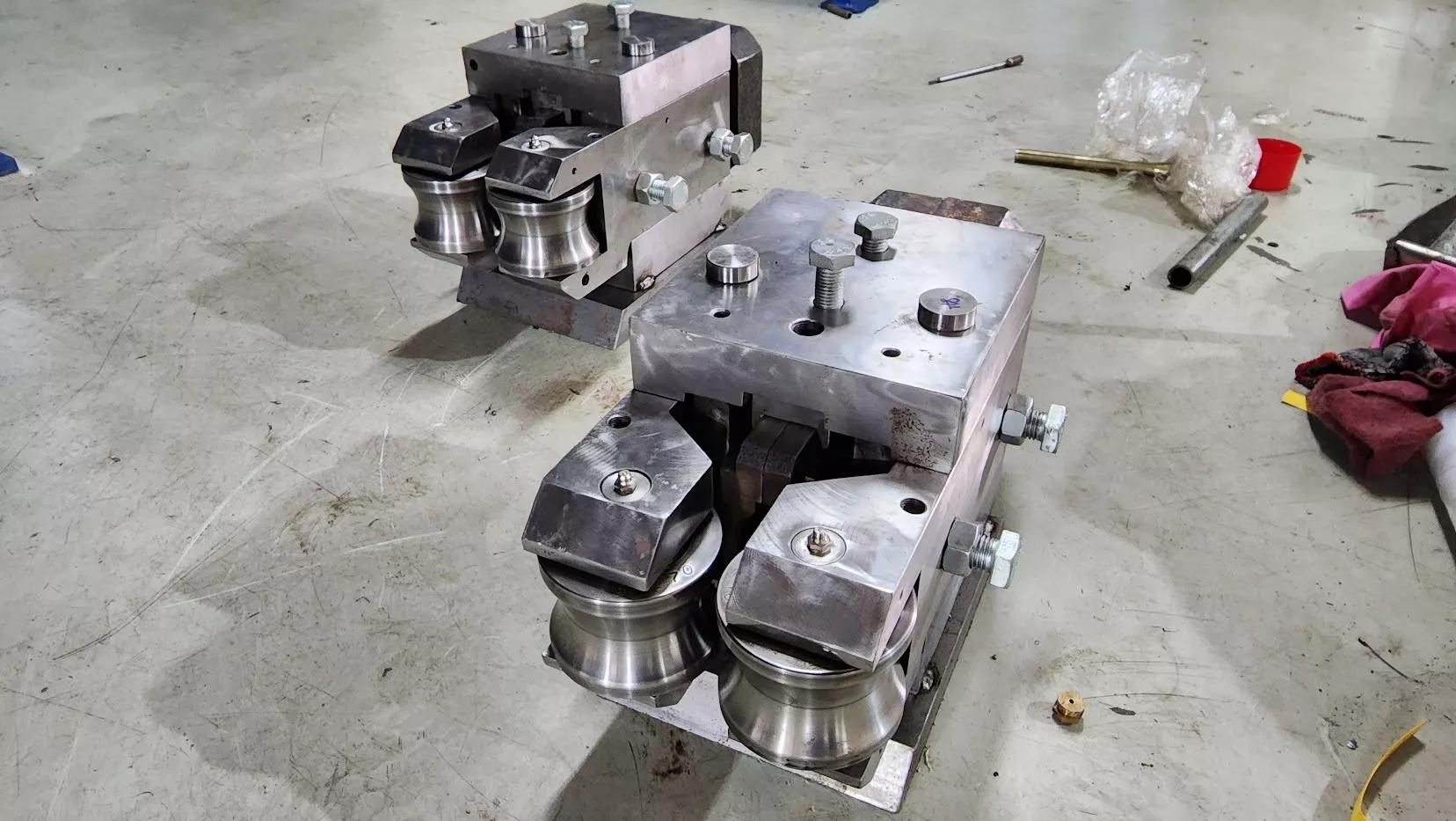 Hộp dẫn thép cán