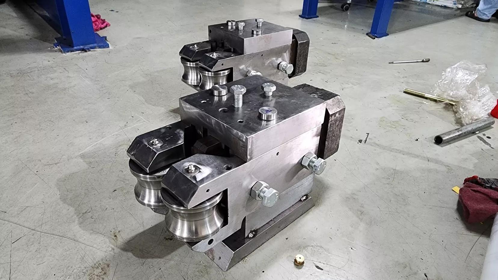 Hộp dẫn thép cán